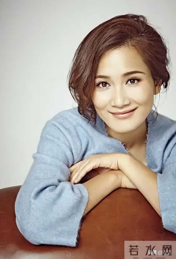 侯勇也没想到，曾被自己抛弃12年的糟糠之妻，今也开始走上坡路了