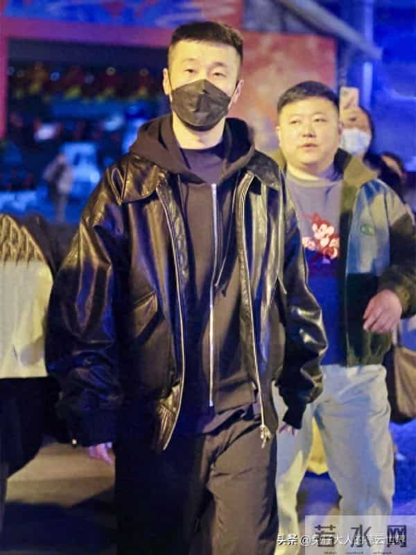 德云社八队哈尔滨出差，杨九郎带队聚餐，跟着师哥，到哪都不掏钱