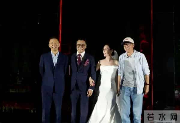 61岁李国庆拥吻德籍妻子,疯狂示爱,太甜蜜了