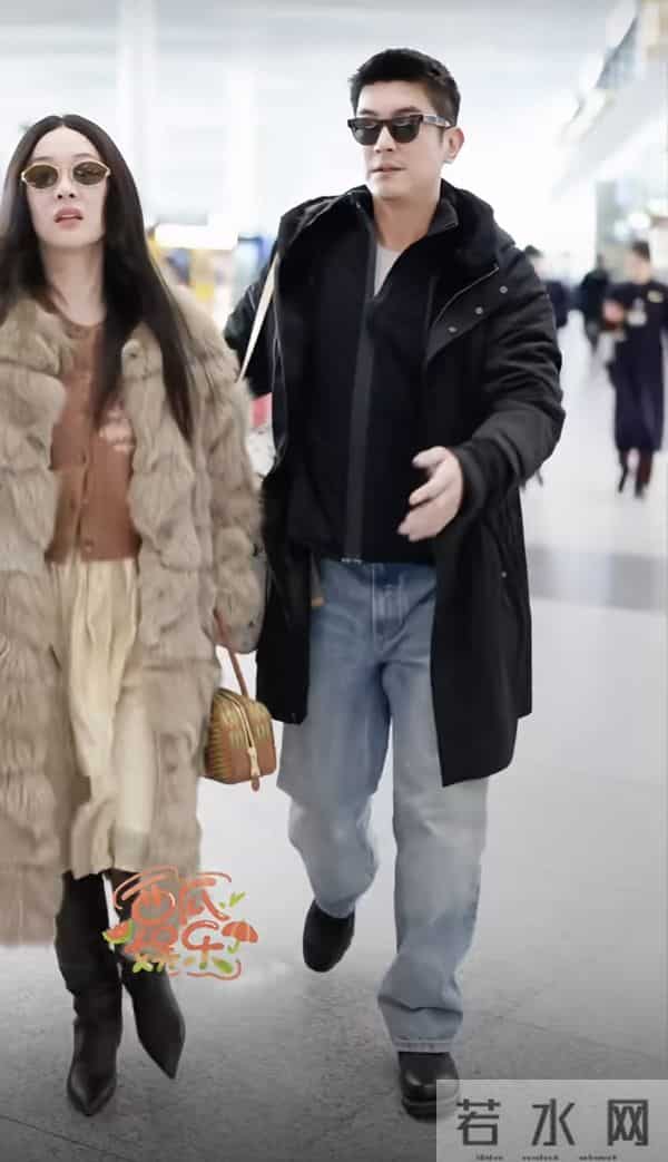 霍思燕夫妇出国旅行，穿40w皮草胖160斤很富态，杜江拎狗包像助理