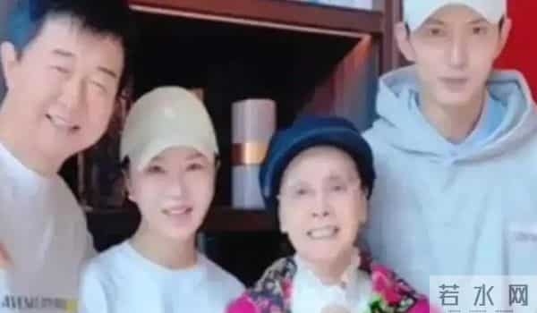 一张照片，揭露了李谷一的“真实状况”，难怪突然退出央视春晚