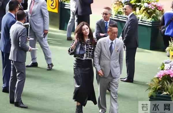 这么多年了，能让李嘉欣死心塌地的，也只有许晋亨一个人