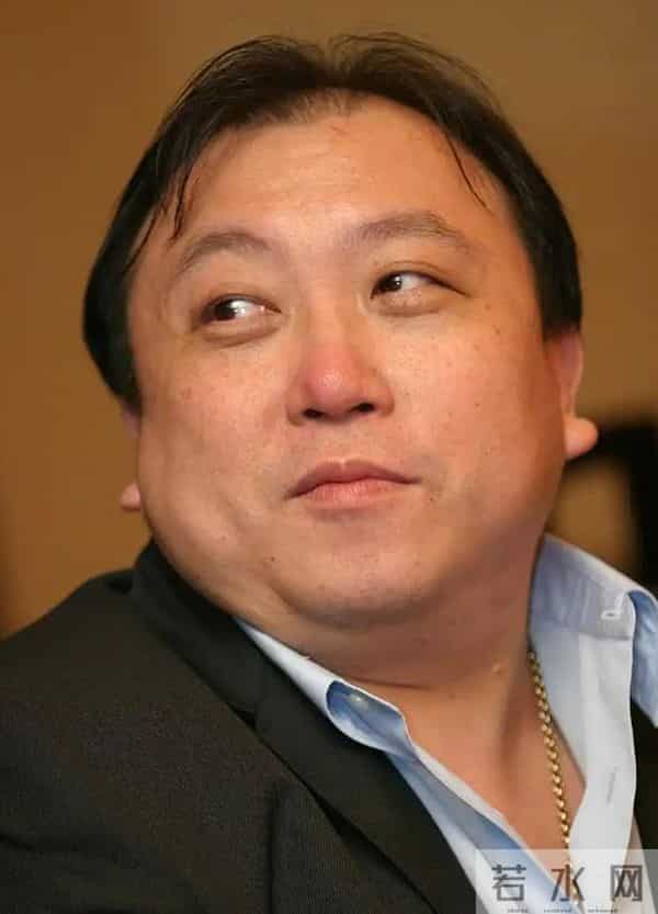 演都不演了，王晶曝易烊千玺拿奖内幕 彻底撕开了内娱的“遮羞布”