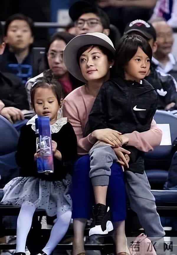 张艺谋没说错,看似“不合群”的孙俪,是娱乐圈真正的“聪明人”