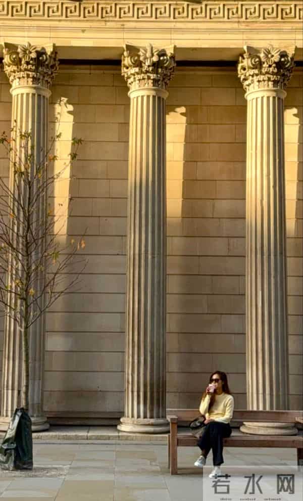 黄轩女友秀恩爱，在一起5年仍很甜，网友：这才是我们想要的嫂子