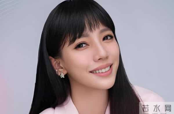 王力宏子女近况惹人忧，大女儿11岁疑还未上学，李靓蕾精神大变样