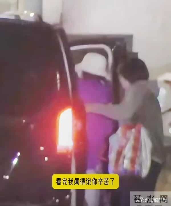 刘诗诗被6岁儿子牵手跑险些摔倒 步步不回家撒泼打滚 妈妈硬拖上车