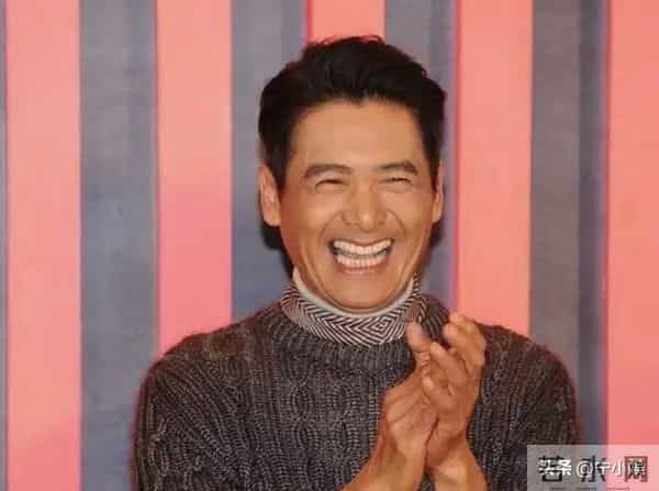 两副面孔？未见捐款却登台捞金，这次周润发被扒了老底，真相大白