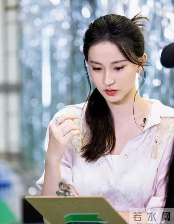 孙杨真会娶老婆,28岁张豆豆美到晃眼,这颜值明星看了都发愣