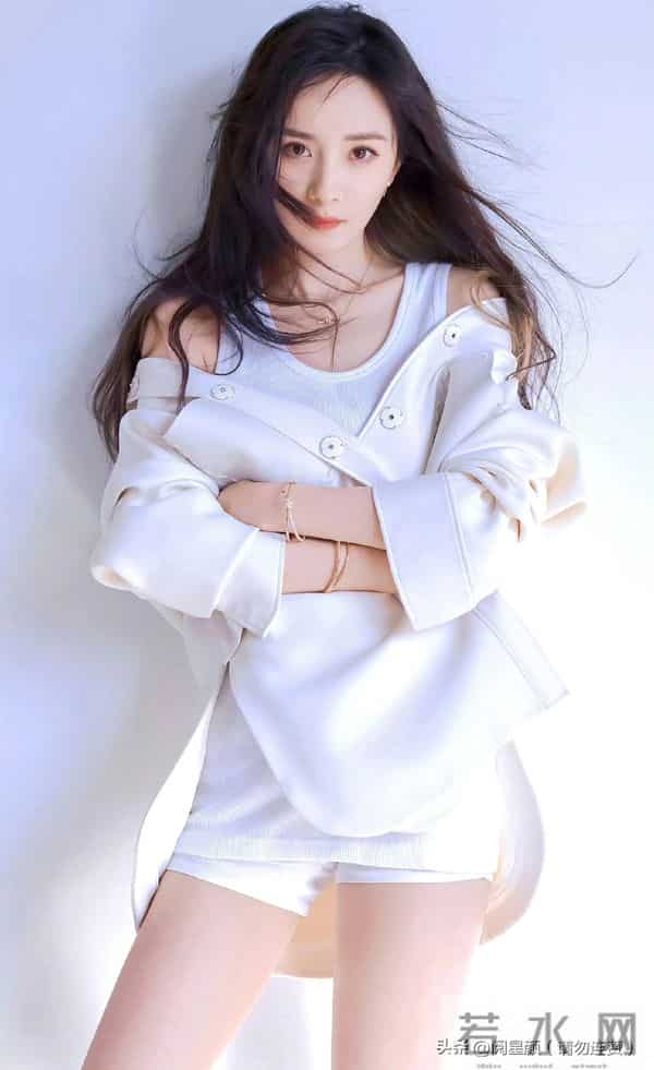 杨幂 释放少女般的纯欲感 全身纯白太顶了