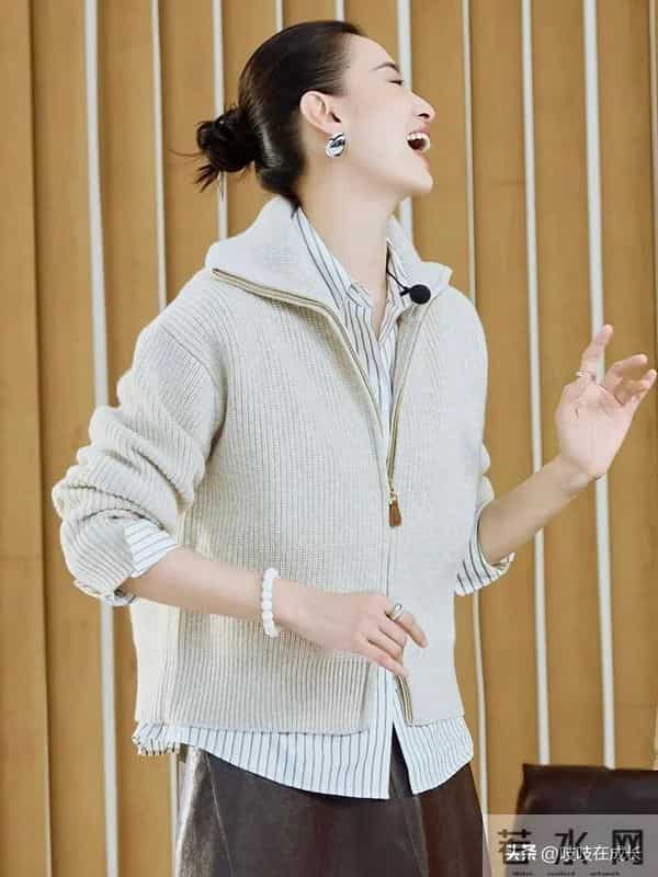 明星宋佳:秋冬基础款穿出高级感的松弛美学