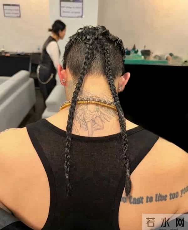 权志龙晒与周润发夫妇合照,林建岳及小女友也在,李洙赫帅得突出