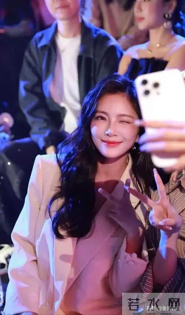 王灿晒胖了16斤自拍照!肚子赘肉藏不住,杜淳忙帮搭配衣服好奢华