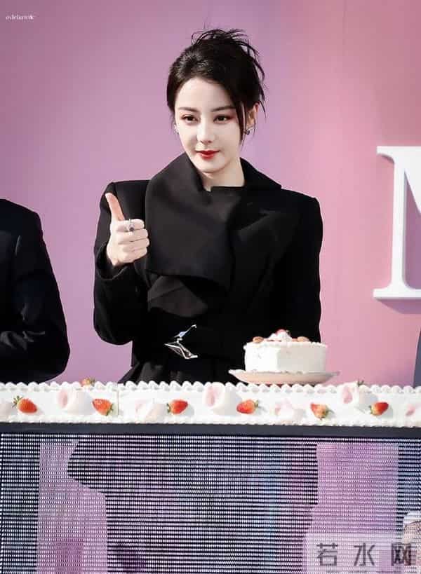 迪丽热巴南京封神！这才是顶流该有的排面