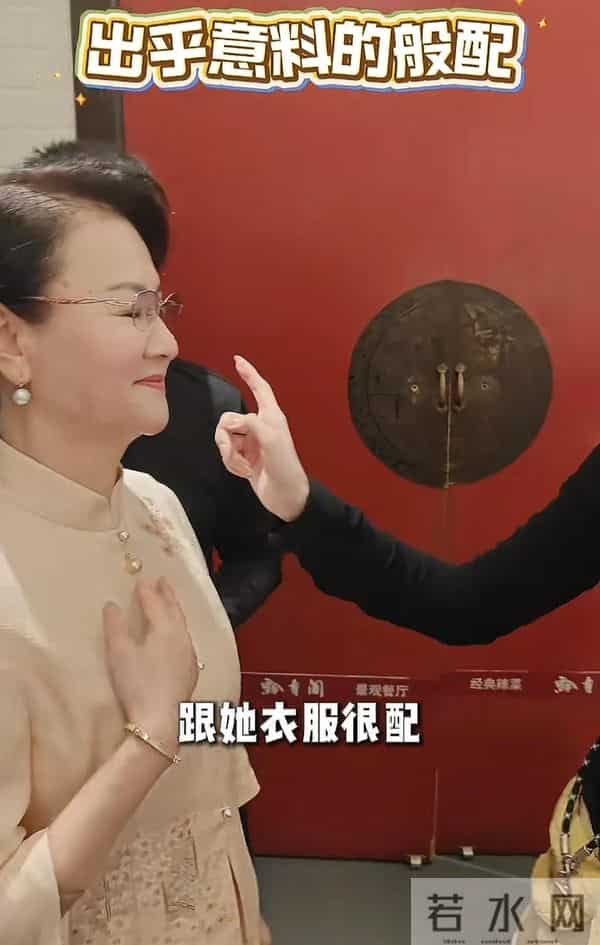 一场生日，演员章龄之被狂赞！暴露了她当儿媳的“情商”！