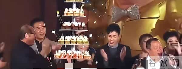 曾志伟在慈善夜捐 300 万，将善款金额冲至一个亿！