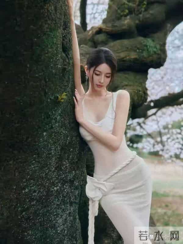 陈雅欣-身材和颜值太扛打了,性感身材搭配神仙颜值,楚楚动人。