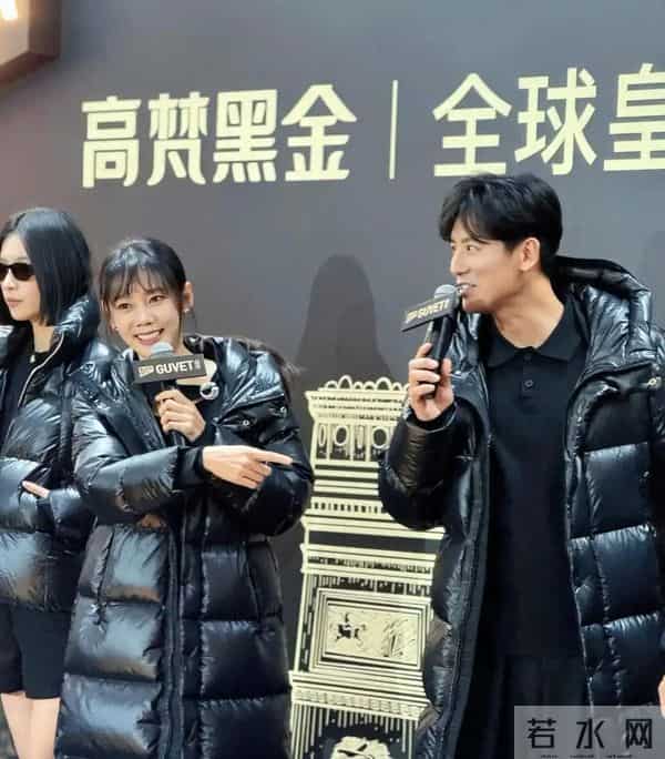 于晓光夫妇合体营业！46岁秋瓷炫皮肤白皙又高又瘦，颜值依旧能打