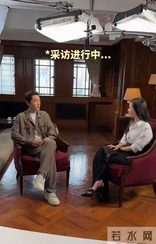 田朴珺彻底不装了！官宣新身份，胡歌亲自为她下厨 被宠成这样了？