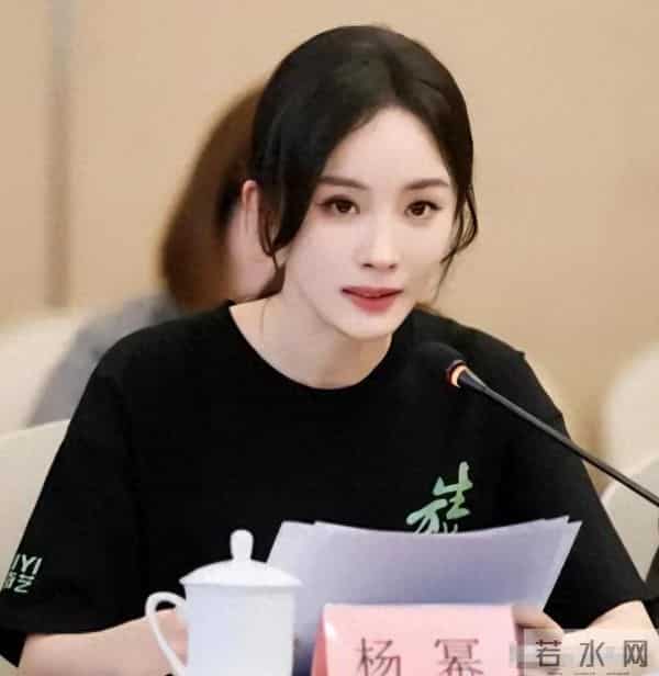 香港盛会才1天,70岁周润发引争议,“荒唐”事发生,还不止一件