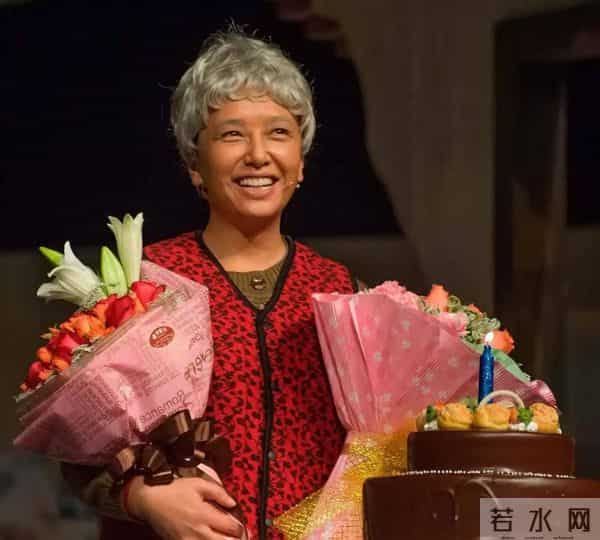 57岁江珊现状曝光！脸垮嘴斜，满头白发，一代女神终是迟暮