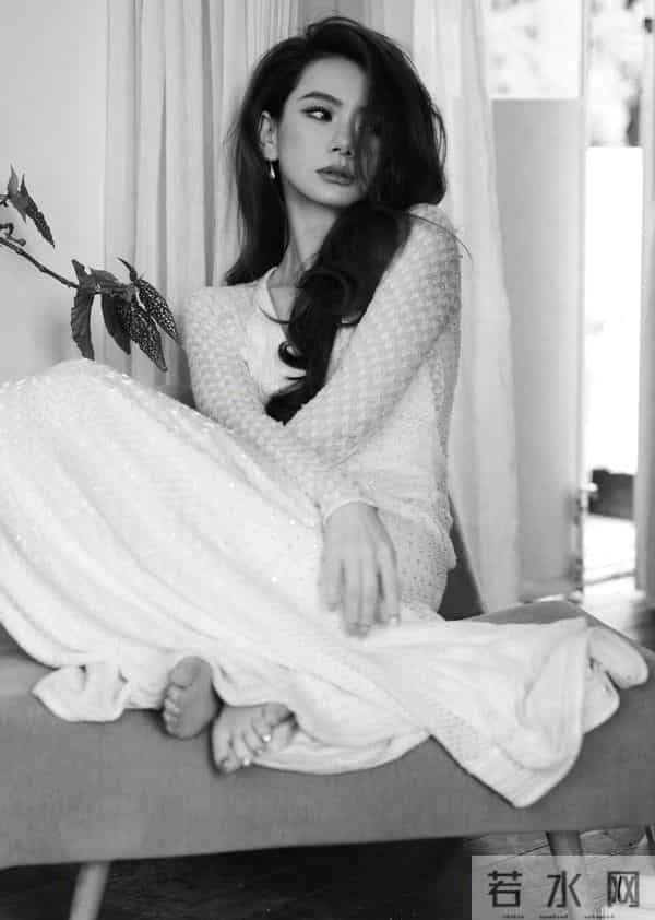 戚薇 最新内衣代言照片,这个身材真的太傲人了