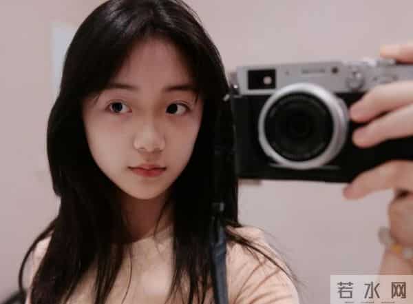 童星冯雪雅写真,这身姿太有大明星的范儿了