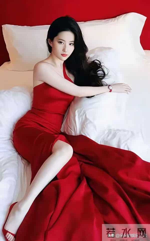 骨相美天花板！刘亦菲红裙加身，一双美腿直接封神！
