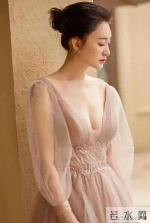 47岁李小冉人间尤物太丰满了，这谁顶得住？让人欲罢不能。