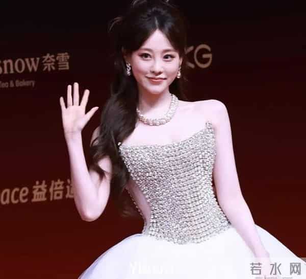 黄晓明也没想到，全运会结束十天后，穿黑西装的陈梦又给他争光了