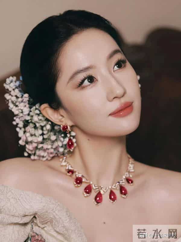 刘亦菲的美,清冷仙气,美得人不敢靠近