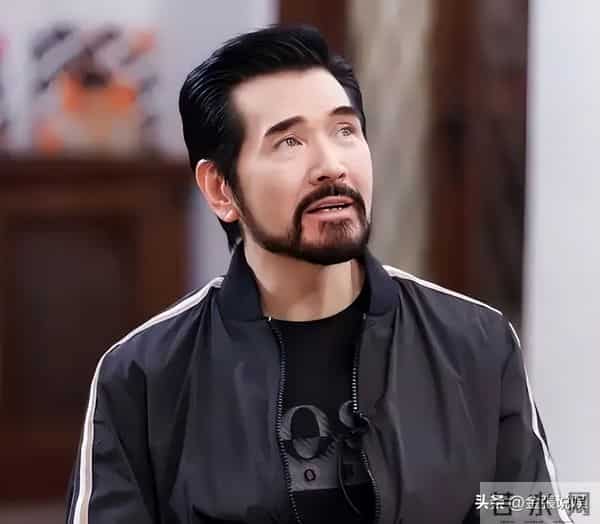 费翔在英国独居