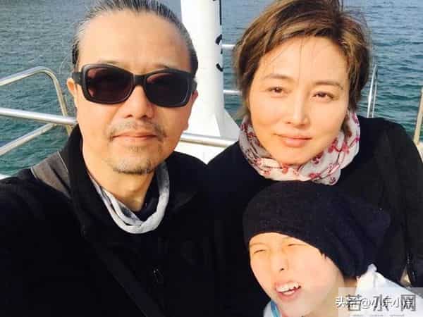 55岁张延与丈夫合影火了！卸下“男人婆”光环，老去模样越看越暖