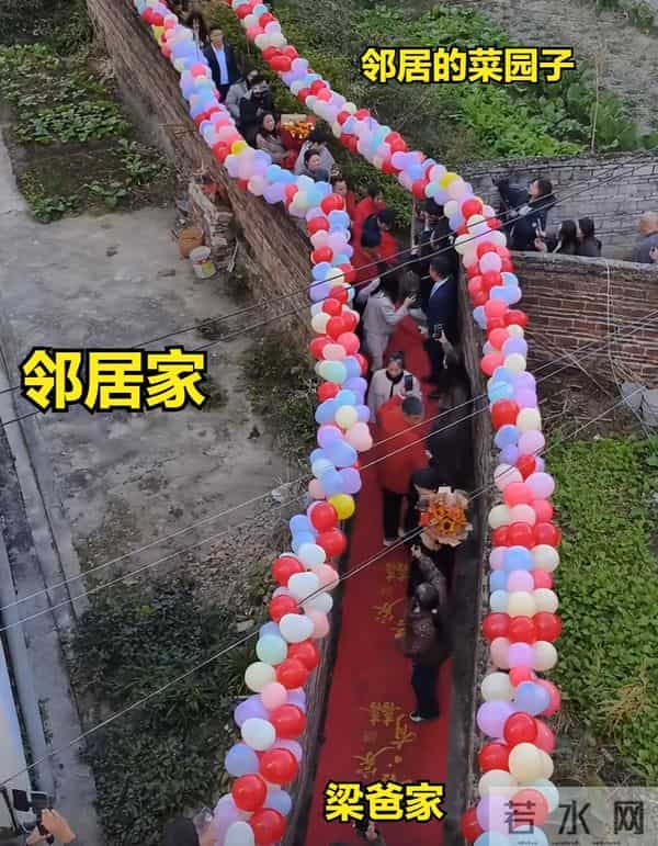 妹妹五年前曾控诉邻居无理取闹,志辉兄弟俩扬眉吐气,全家终翻身