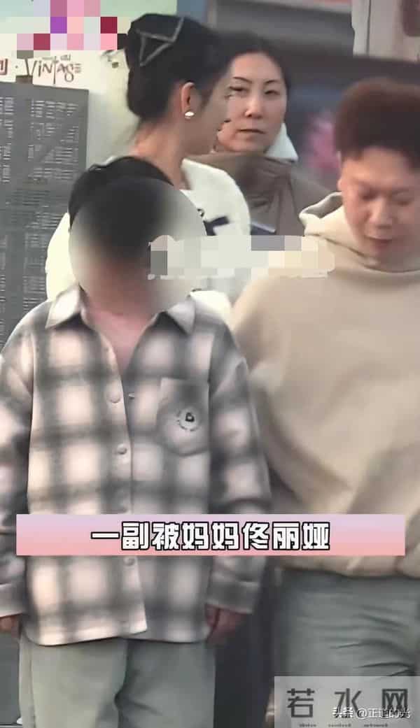佟丽娅9岁儿子1米6 和妈一样80斤 冬天只穿一件衬衫 遭训斥低头沮丧