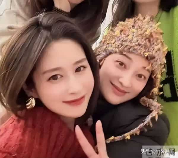 颖儿不拿自己当外人，空手去梅婷家吃饭，"顺走"3条Prada新裙子