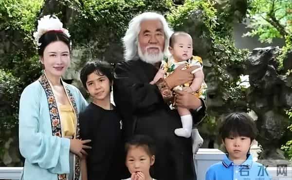 嫁大31岁“爹系老公”,连生3子的杜星霖,狐狸尾巴终于藏不住了