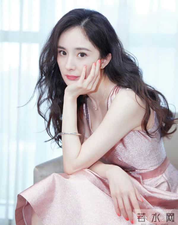 杨幂 粉嫩娇俏 又欲又可爱