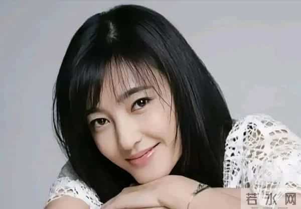 诈骗14亿，看到金条法拉利被拍卖，才懂王丽坤夫妇的生活有多奢靡