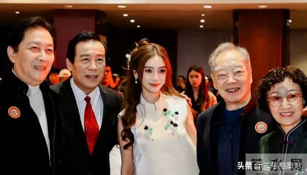 叶柯耐心耗尽了，一个举动暴露和杨颖的差距，难怪黄家不待见她