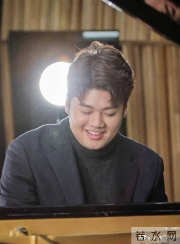 车仁表儿子大婚，58岁喜公公比新郎还帅，网友：法拉利生了辆夏利