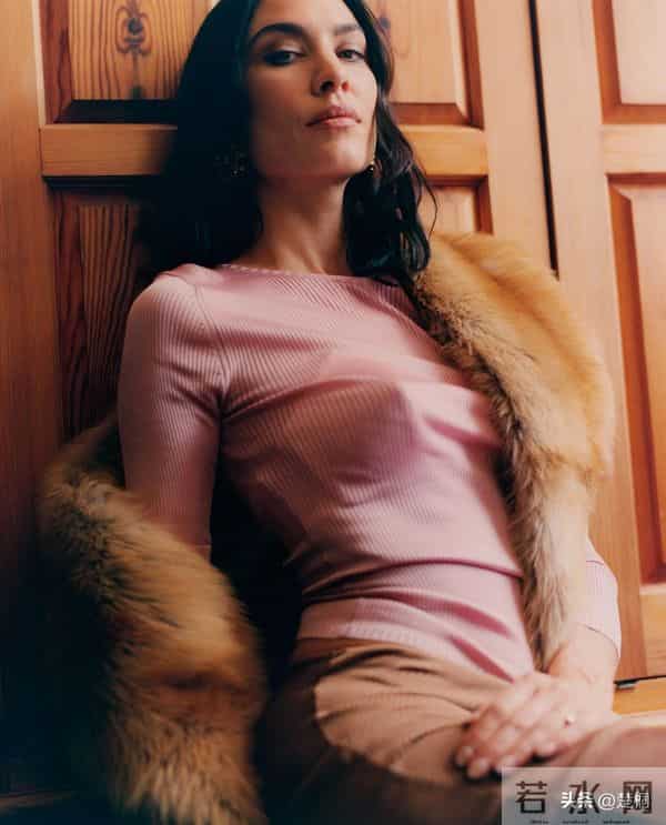 英国超模艾里珊·钟,MiuMiu2025度假系列服饰摄影