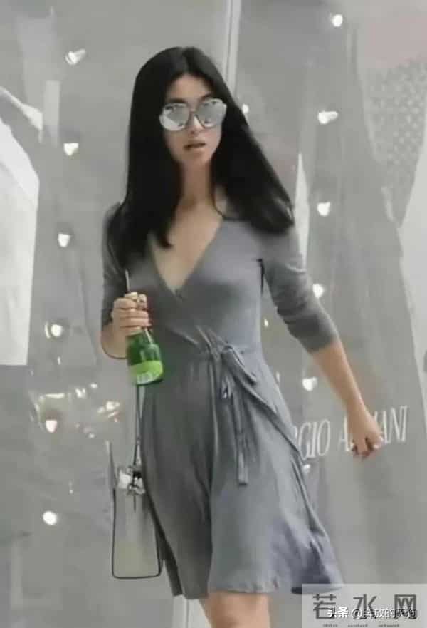 朱珠“真空”穿搭引关注：自在状态展现“松弛感”自信魅力