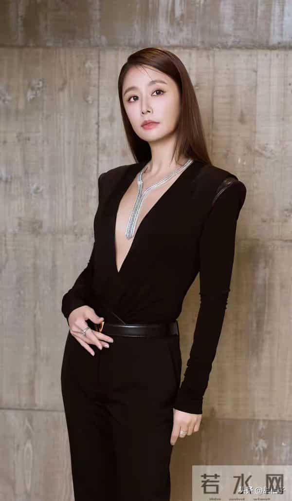 惊!50岁林心如活动登场,美貌状态好似少女来袭