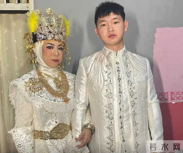 东北外卖小哥恋上印尼美女,认识20天就奔现,见面一个月就闪婚!