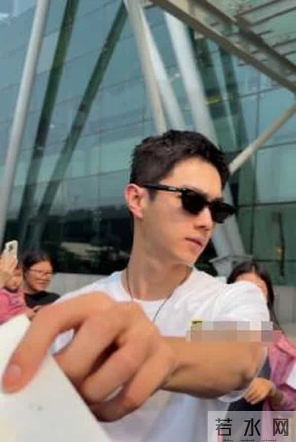 没想到，出轨传闻刚3个多月，许凯竟因一个举动，实现口碑暴涨