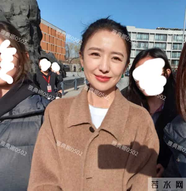 中戏遇到明星佟丽娅温柔漂亮但明显发福见老,靳东又高又帅很有派