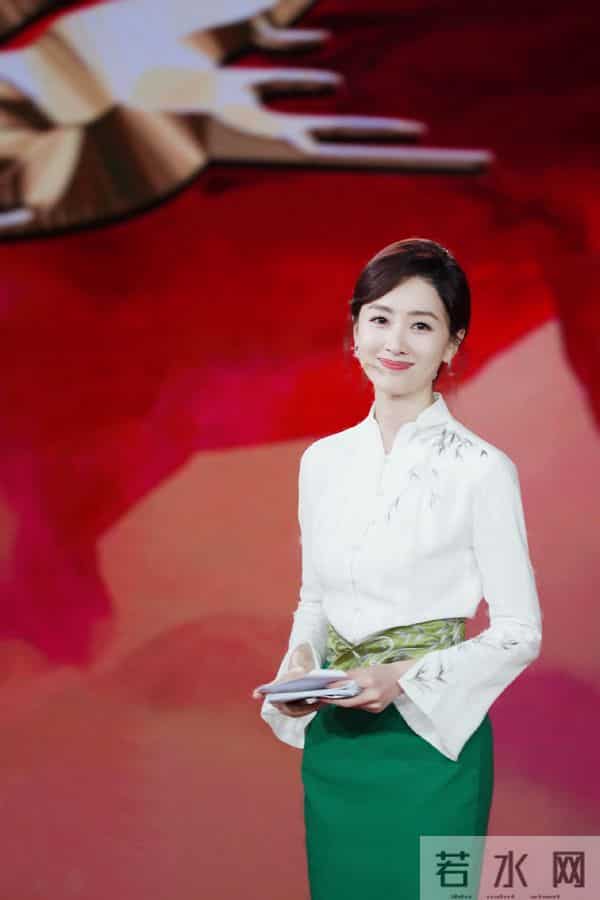 主持人郭若天主持风采,气质优雅高贵