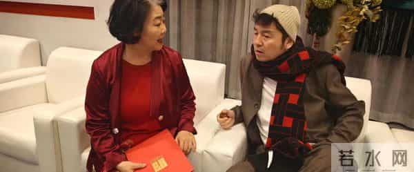 上戏80周年，众多明星出席校庆，郑恺和苗苗夫妇携手亮相校园