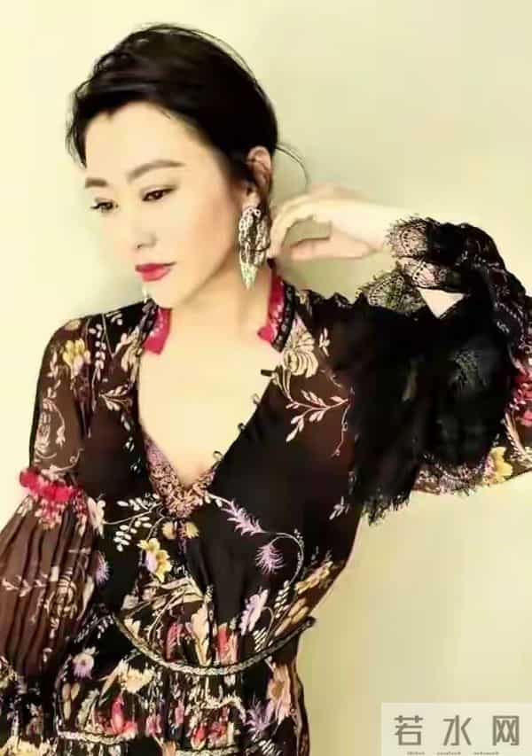 郝蕾性感写真身材大揭秘 要胸有胸要屁股有屁股 身材丰腴太迷人了